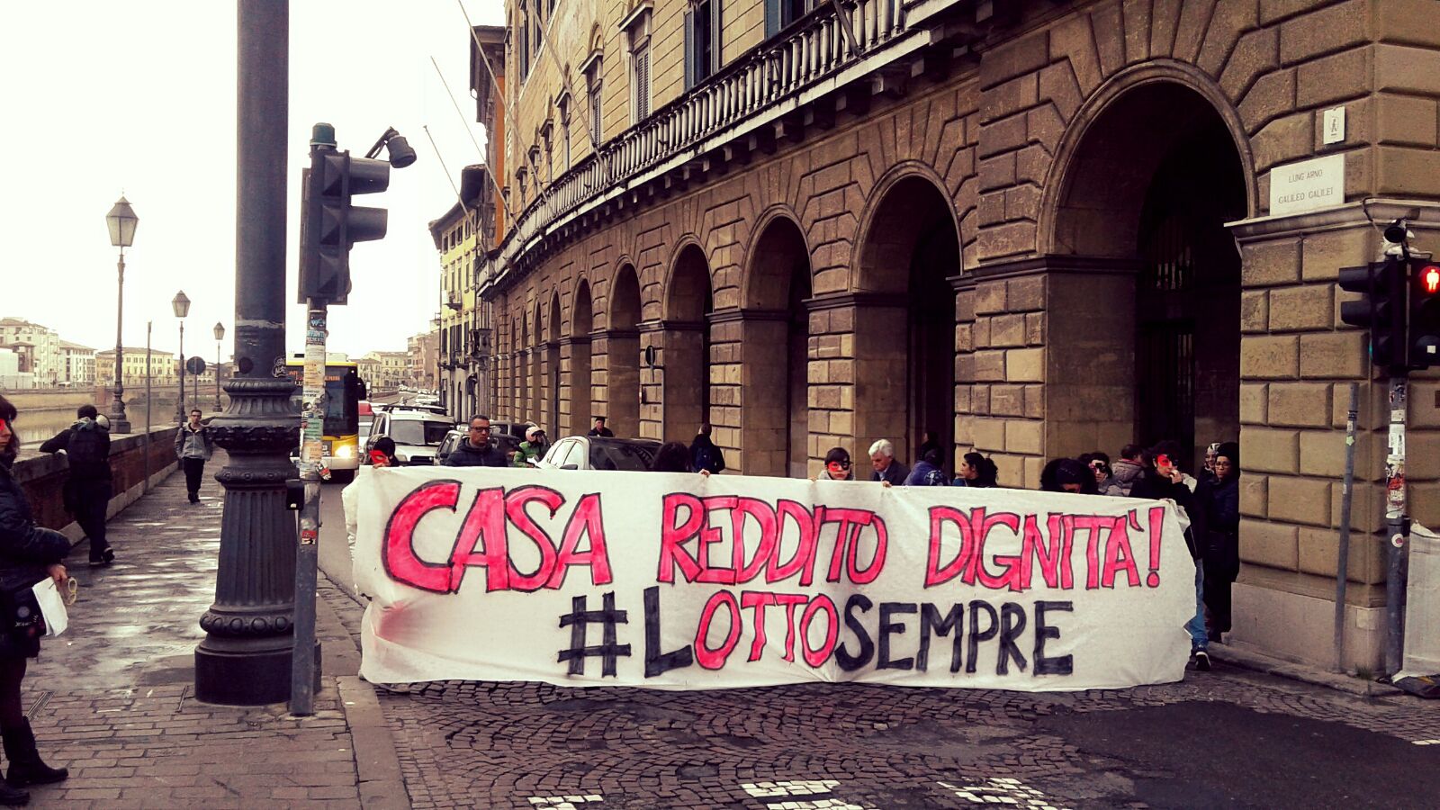 Protesta contro l\'elemosina della Carta SIA Protesta contro l\'elemosina della Carta SIA
