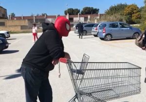 uomo_ragno-1584429577763.jpg--coronavirus__va_al_supermercato_con_la_maschera_di_spider_man