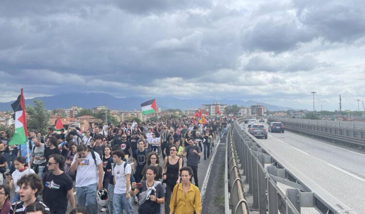 Corteo 22 settembre Pisa blocca superstrada Fi-Pi-Li in solidarietà con la Palestina